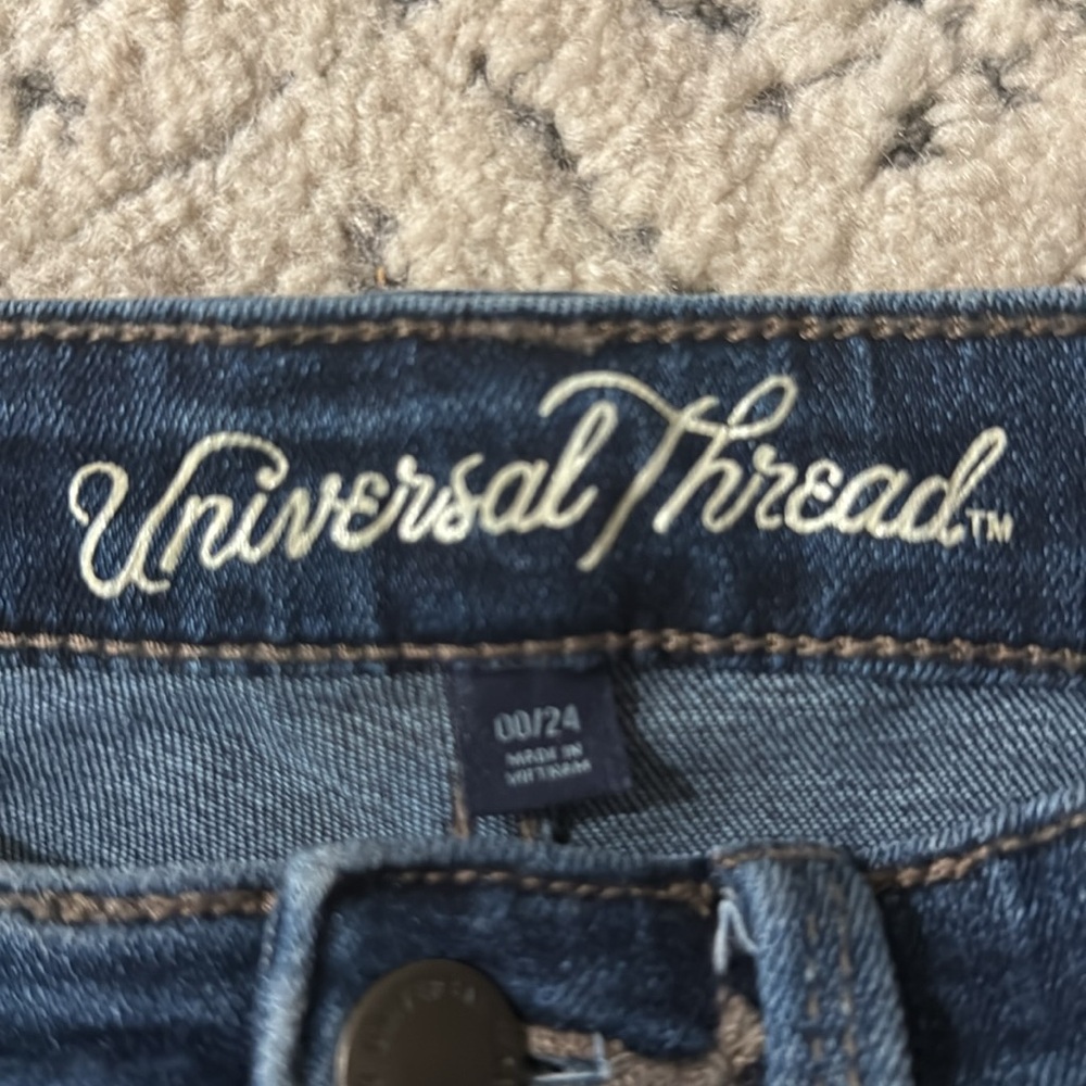 Universal Thread Jeans - Picture 3 of 3